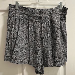 NWT Abercrombie Pull-On Pattern Shorts, Black & White Pattern, Size L
